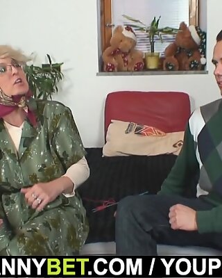 Mulheres idosas recebem sua careca cona foda forte