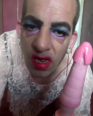 Crossdressing Biseksualne Mark Wright Wstawia Domowe Pała w jego Arss, życząc to prawdziwa pała kremowa w niego, gdy strzela swój własny Wytrystek na podłodze