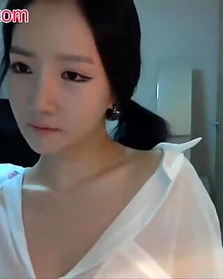 Dögös koreai ázsiai tini szexi testét mutatja egy kamerának - 18sonly.com