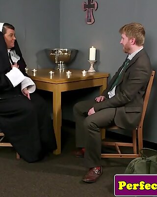 Montok brit biarawati untuk mencerna titit sampai wajah spunk