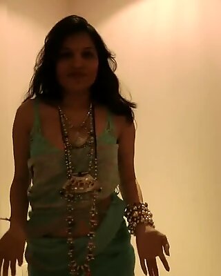 Индийское эротика танцевальное видео индусской шлюшки кавья шарма