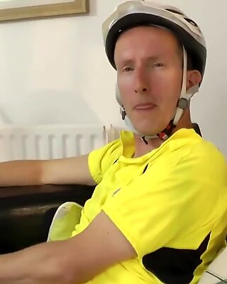 Britky Starší v Punčochy zvedne cyklista za kurva