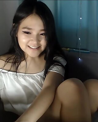 Süß asiatische Teenie-Fingern nach Orgasmus auf der Webcam - Teenie süß
