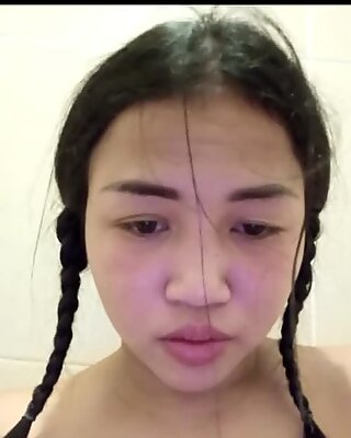 Tailandes jovencita masturbarse en publico baño